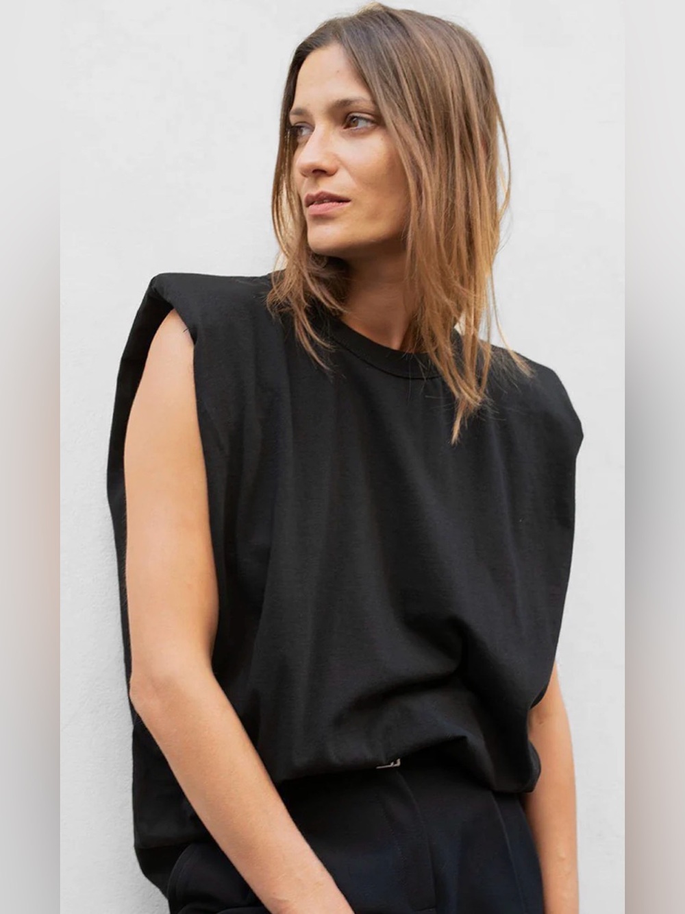 Frankie Shop Eva Padded Shoulder Muscle T-Shirt in Black - Picture 2 of 8